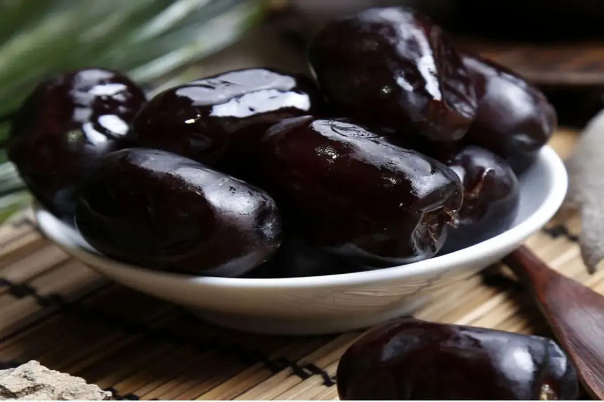 عوارض مصرف بیش‌ازحد خرما