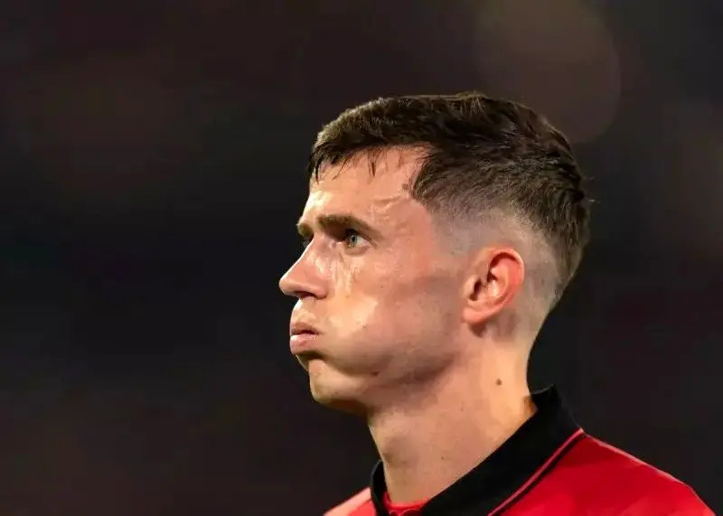 بمب استقلال خنثی شد | یاسر آسانی قرارداد نبسته در رفت!