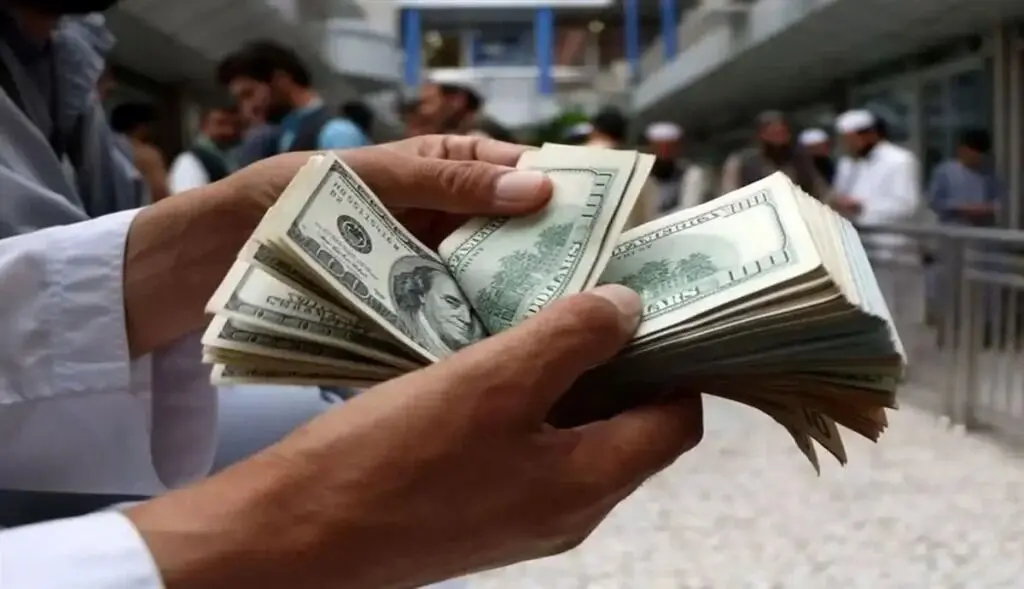 پیش بینی قیمت دلار فردا یکشنبه ۲۸ بهمن ۱۴۰۳ | دلار دوباره وارد کنال ۹۰ هزار تومان می شود؟
