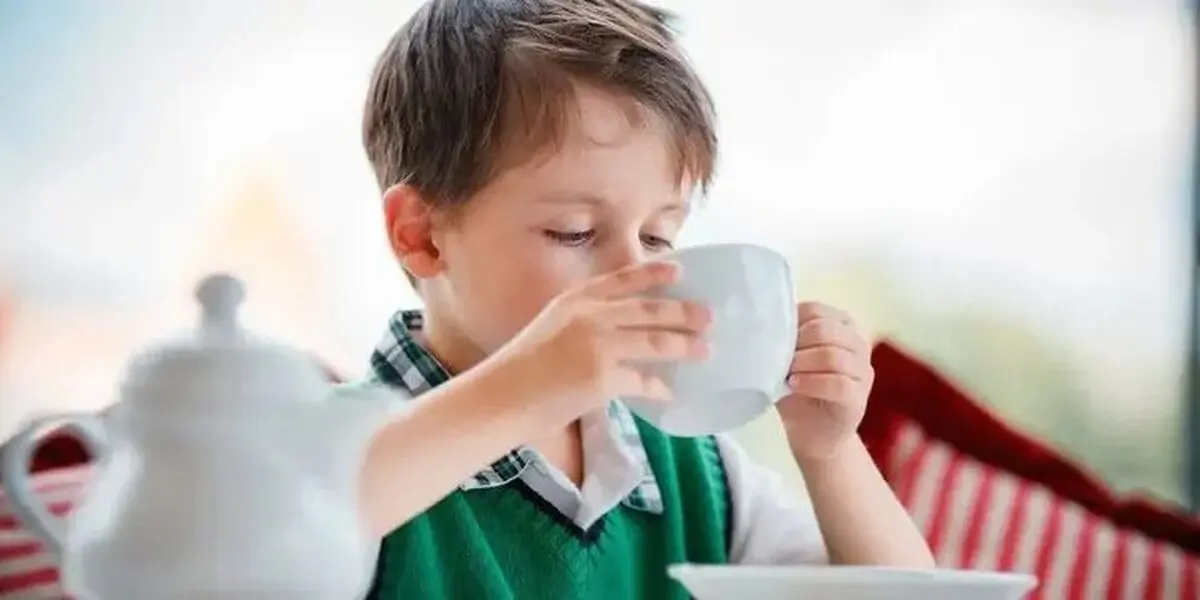 آیا این نوشیدنی محبوب، برای کودکان مناسب است؟
