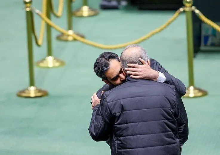 رجزخوانی یار جلیلی: با 8 درصد رای به مجلس رفتم، امروز وزیر را پایین کشیدم!
