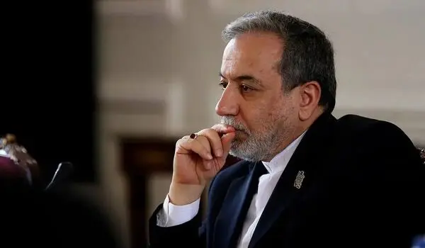 عراقچی خطاب به مکرون: در روایت خود پابرجا باشید آقای رئیس‌جمهور!