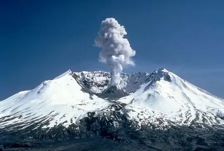 کوه آتشفشان تفتان پس از ۷۰۰ هزار سال «نیمه‌فعال» شد