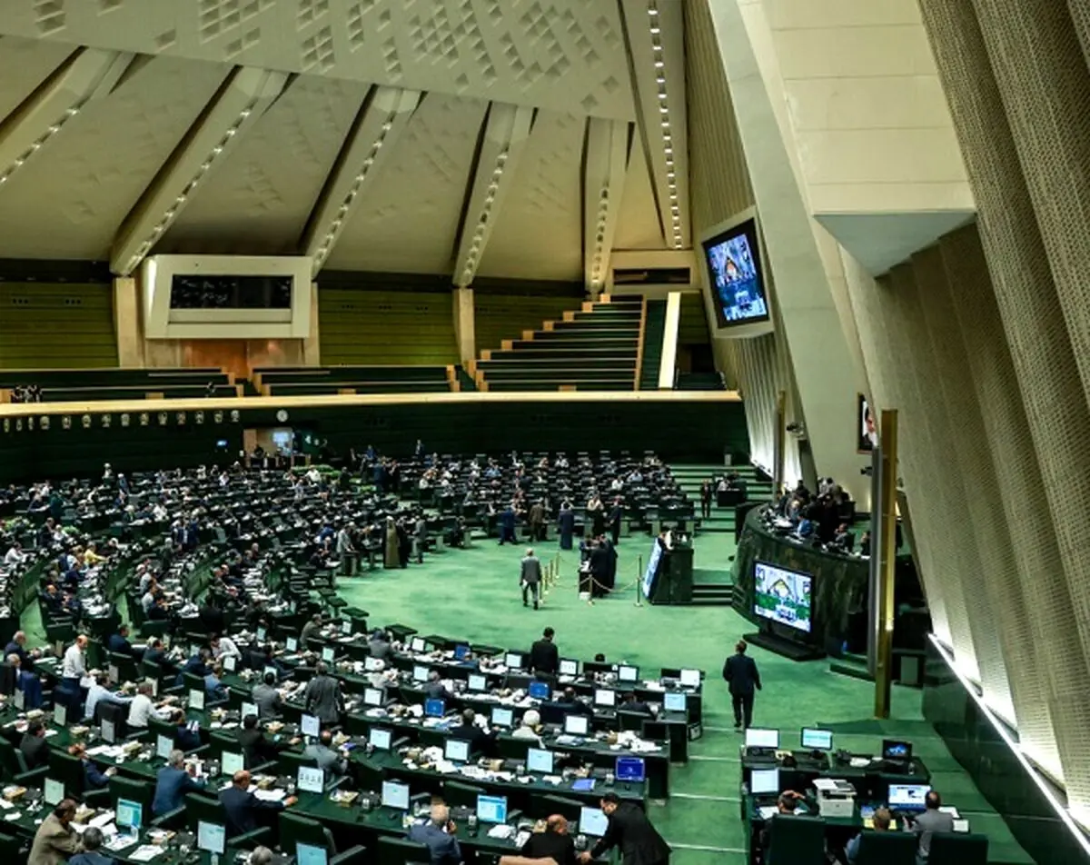حمله نماینده انقلابی به ظریف با انتقاد از پزشکیان!