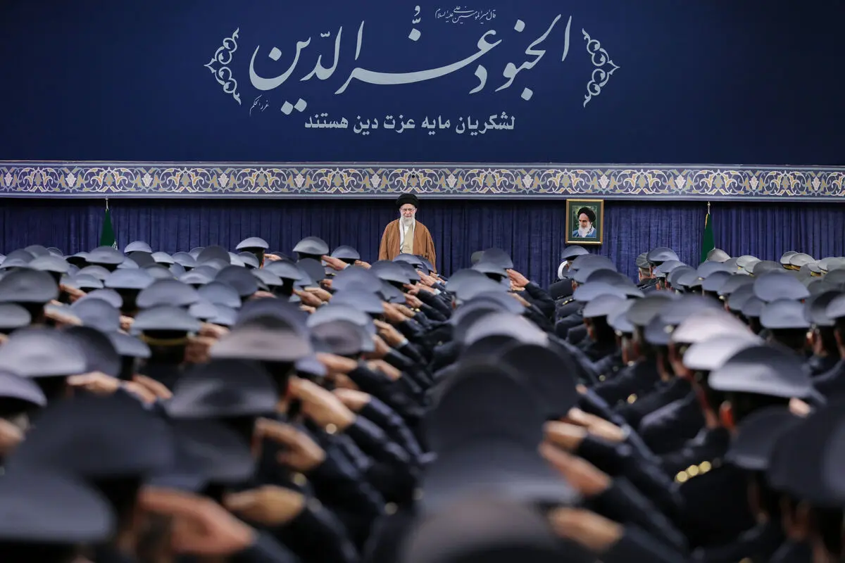 دیدار جمعی از فرماندهان نیروی هوایی و پدافند هوایی ارتش با رهبر انقلاب
