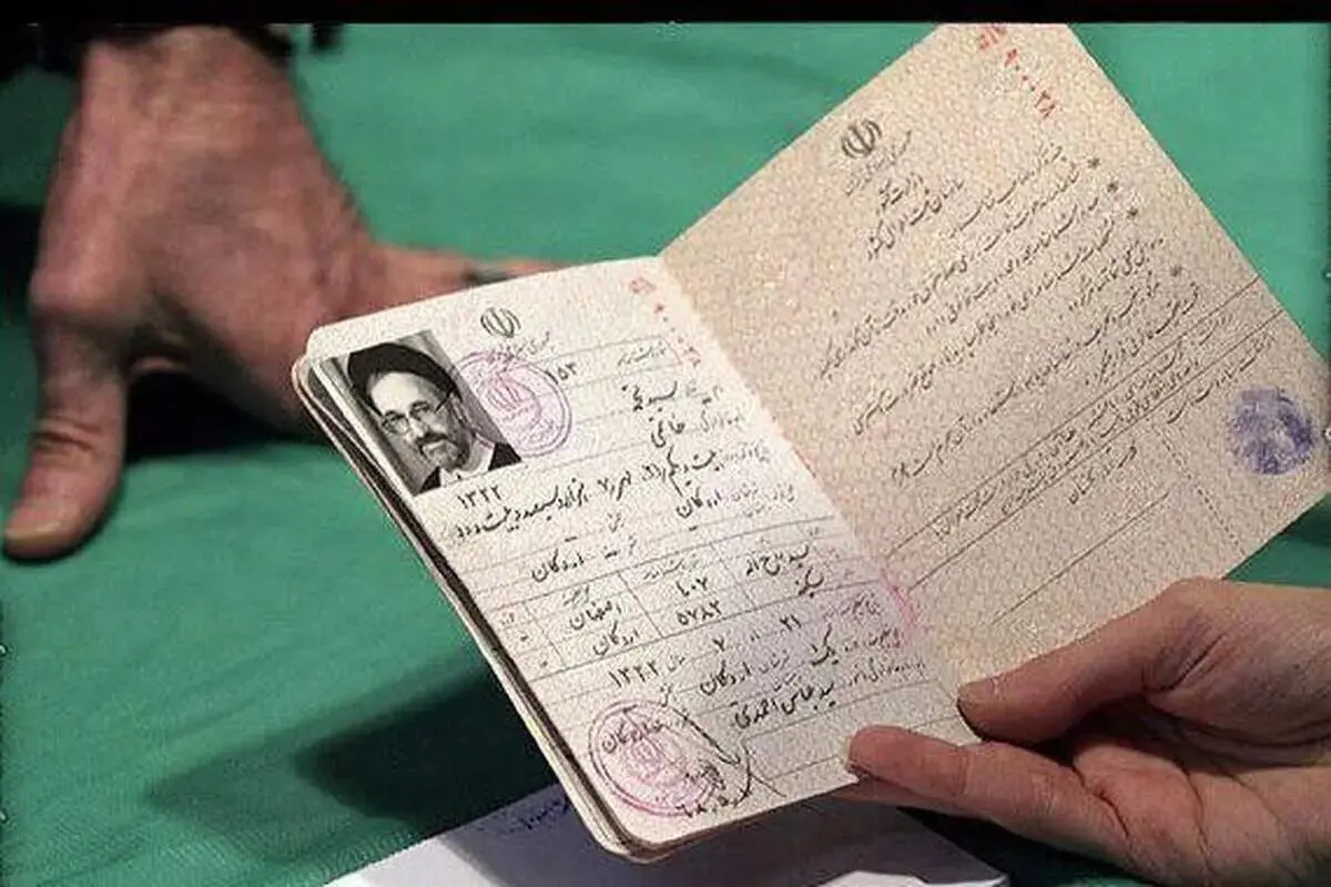 عکس تمام قد رییس‌جمهور ممنوع‌التصویر بعد از سال‌ها روی جلد مجله