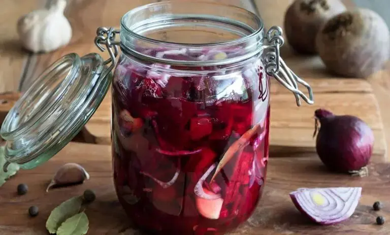 طرز تهیه ترشی پیاز و لبو؛ ترشی رنگی پاییزی