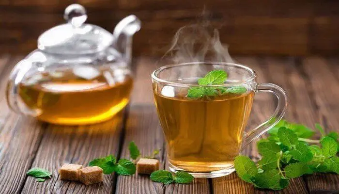 ۴ نوشیدنی‌ مفید برای کبد چرب که باید صبح ها بخورید