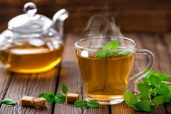 ۴ نوشیدنی‌ مفید برای کبد چرب که باید صبح ها بخورید