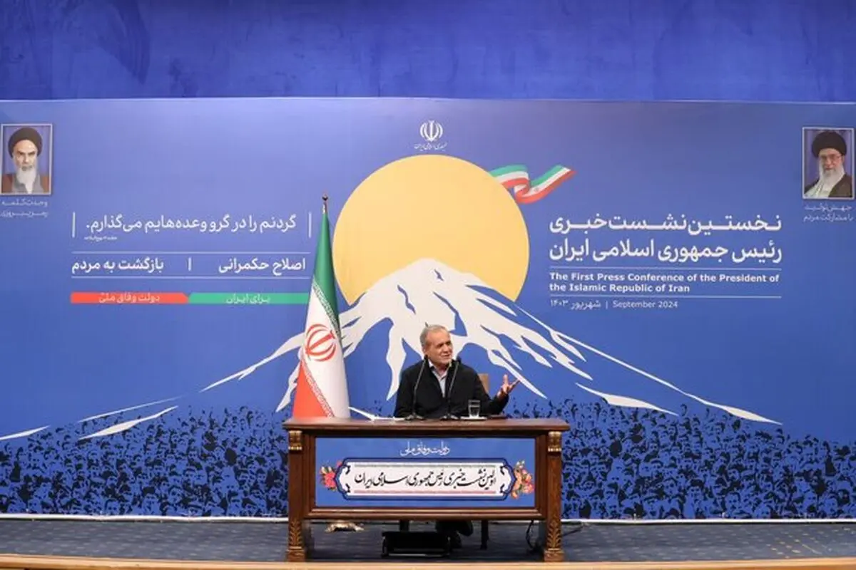 حمله تند کیهان به پزشکیان و مجری نشست خبری؛ با انتخاب این هتاک قصد تمسخر ارزش‌های انقلاب را داشتید؟