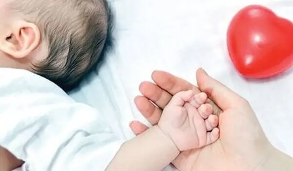 چرا استفاده از شیر مادر برای نوزادان نارس حیاتی است؟