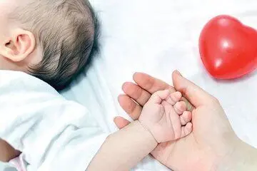 چرا استفاده از شیر مادر برای نوزادان نارس حیاتی است؟