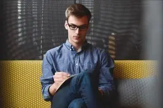 هوش مصنوعی وارد اتاق مشاوره مدارس شد؛ روان‌شناسان مدرسه چگونه از AI استفاده می‌کنند؟