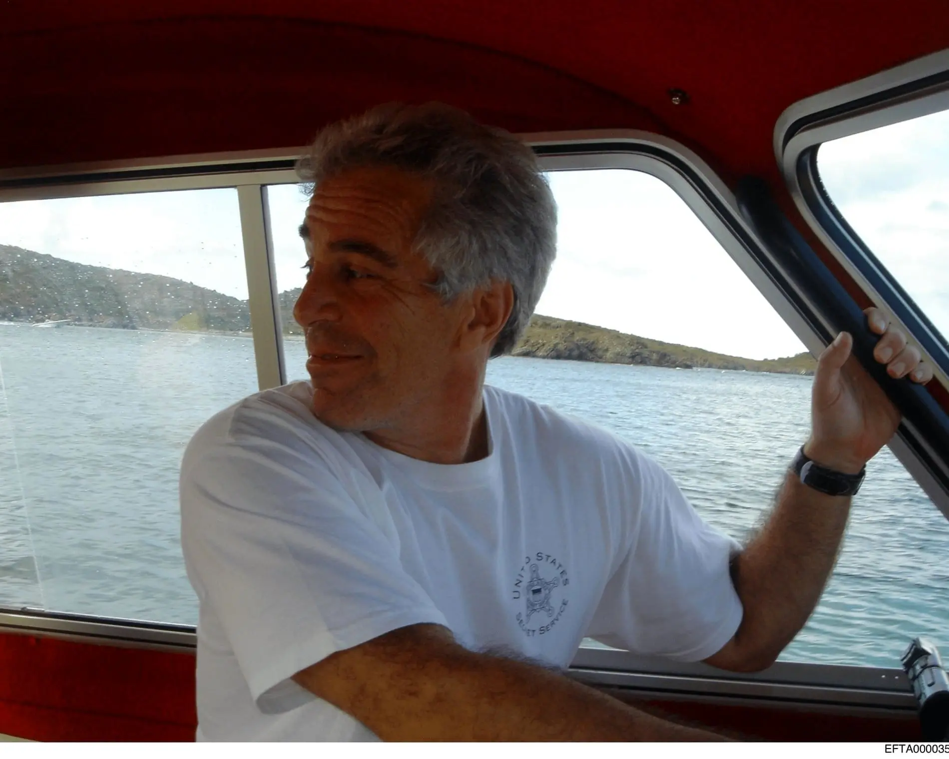 بازگردانی عکس ترامپ در اسناد اپستین؛ عقب‌نشینی وزارت دادگستری آمریکا زیر فشار انتقادها