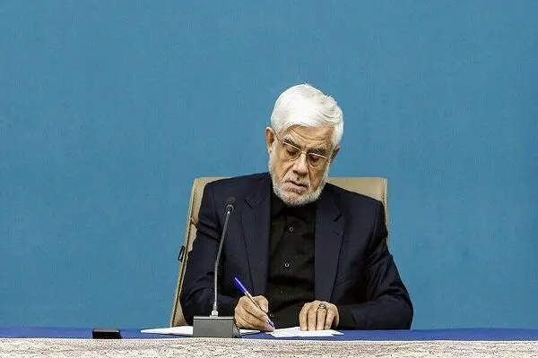 عارف: متجاوزان حالا التماس می‌کنند درباره تنگه هرمز مذاکره کنیم