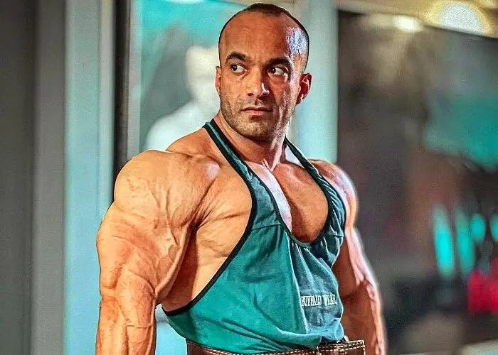 بیوگرافی فرامرز عزیزی ؛ سن، همسر، بیماری و علت فوت قهرمان پرورش اندام