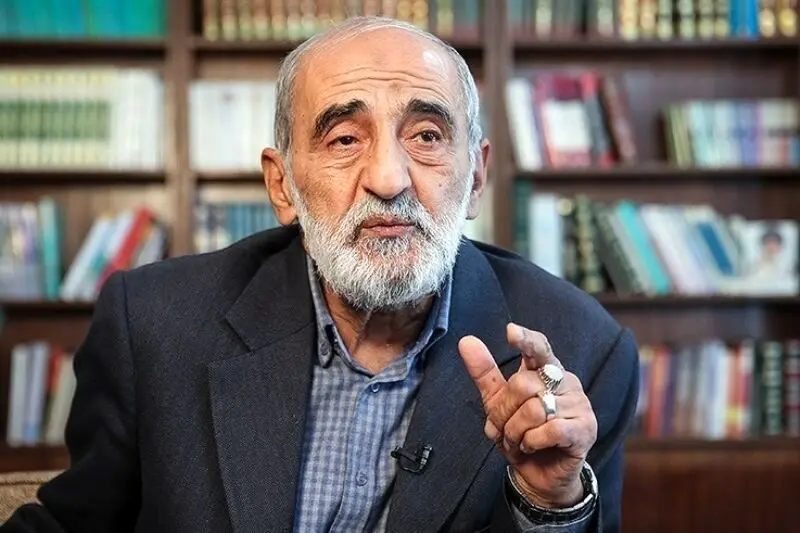شریعتمداری: آمریکا درباره جنگ لاف گزاف می‌زند | ترامپ گوسفندی است با ماسک گرگ