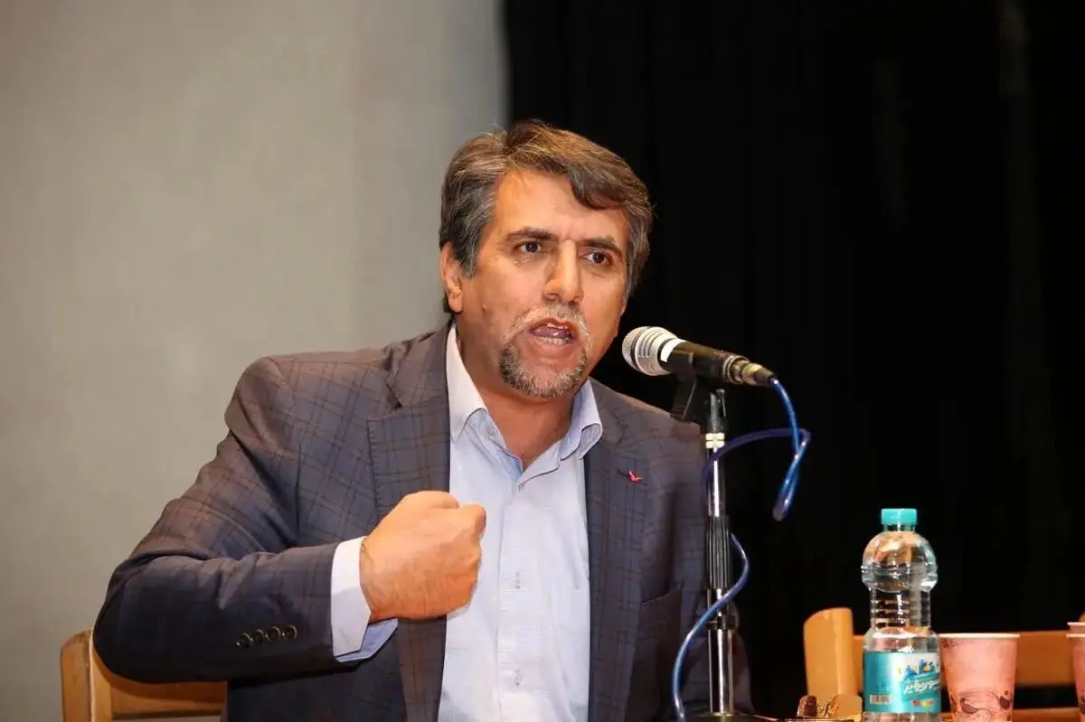 وقتی نهادها درگیر اختلاف شوند، انرژی کشور صرف تقابل می‌شود | منظور از وحدت
یکی‌شدن دیدگاه‌ها نیست؛ مسئله نحوه مدیریت اختلافات است | تقابل‌های سیاسی انرژی
حل مشکلات را می‌بلعد