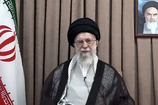 ملت ایران در مقابل جنگ و صلح تحمیلی محکم می‌ایستد و تسلیم نخواهد شد