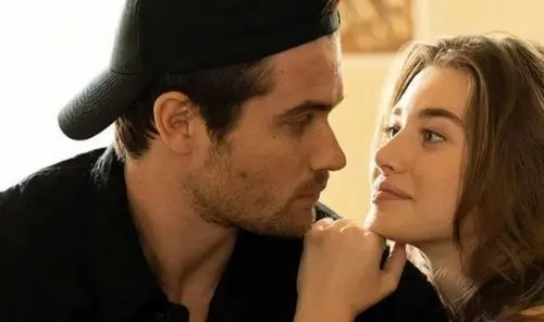 معرفی و نقد فیلم در معرض خطر ۲۰۲۵ Marked Men: عاشقانه افتری!