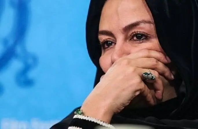 مریلا زارعی: کارگردان گفت چرا با این شکل و وضع اومدی دفترم ؟ | گفتم تو بیای دفتر من باید ریشاتو بزنی و آستین کوتاه بپوشی؟ + ویدیو