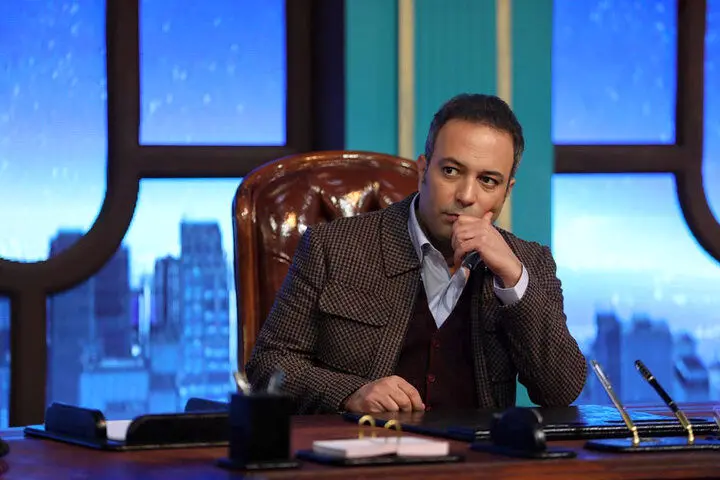 سوال جنجالی کامران نجف زاده از رئیس دانشگاه آزاد: چرا دختر و پسر را در سلف جدا می‌کنید؟ + ویدیو