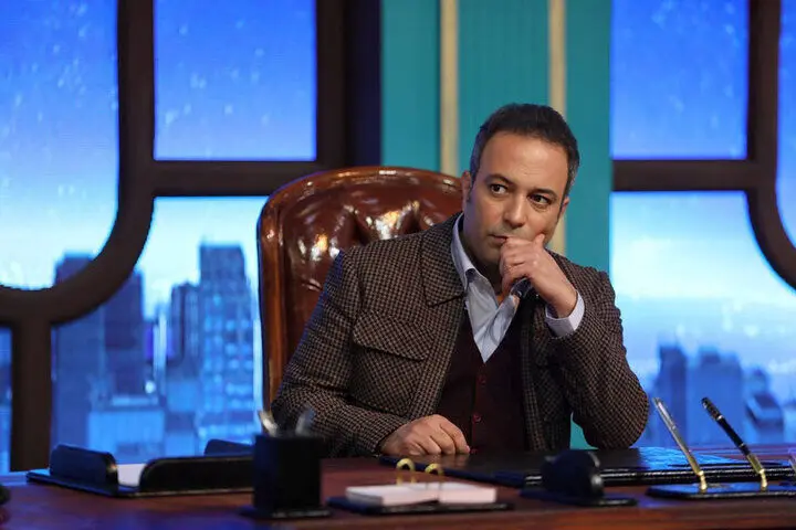 سوال جنجالی کامران نجف زاده از رئیس دانشگاه آزاد: چرا دختر و پسر را در سلف جدا می‌کنید؟ + ویدیو