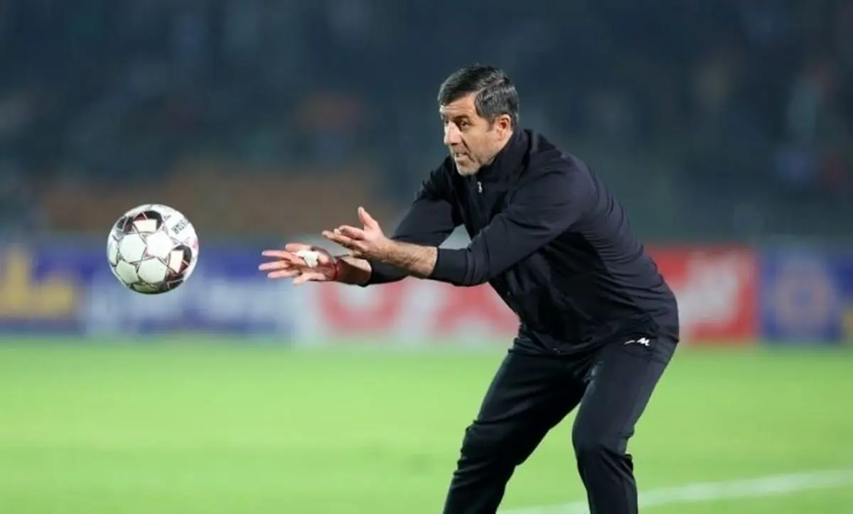 حرکت جالب کریم باقری و یک بازیکن پس از گل سوم پرسپولیس به هوادار
