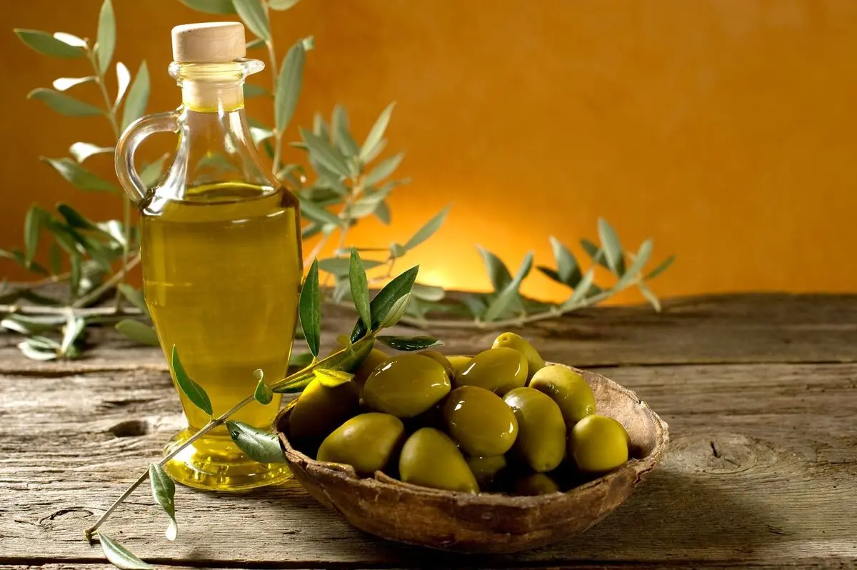 ۴ روشی که روغن زیتون به عمر شما می‌افزاید

