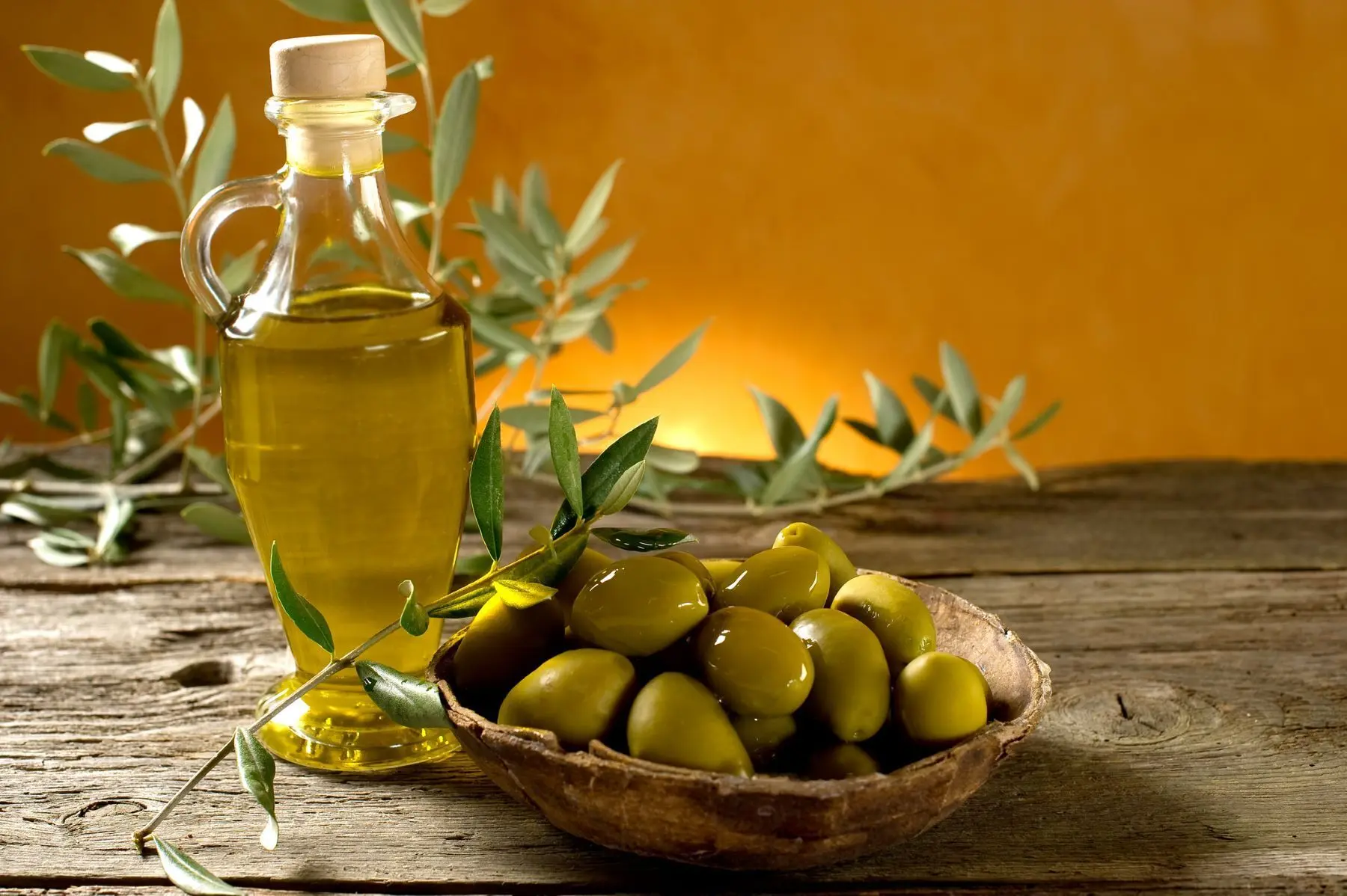 ۴ روشی که روغن زیتون به عمر شما می‌افزاید
