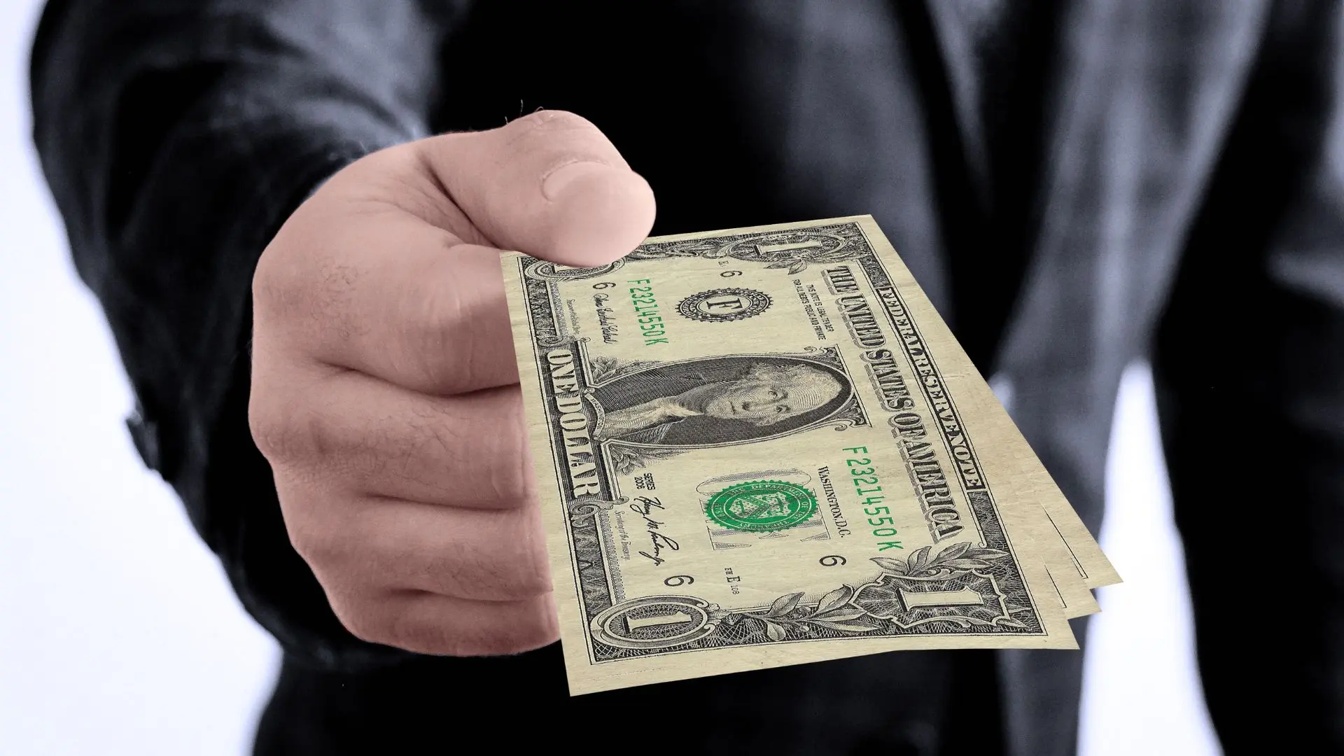 طلا ریخت؛ دلار به بالاترین سطح قیمتی رسید