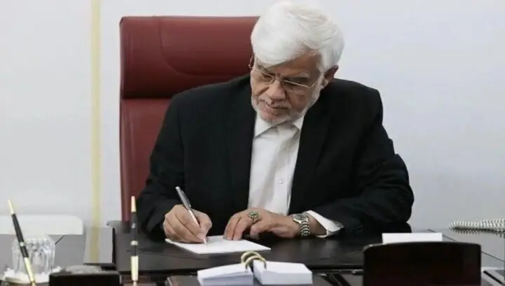 پاسخ تند عارف به تهدیدات ترامپ؛ «ذهن عصر حجری» دارد