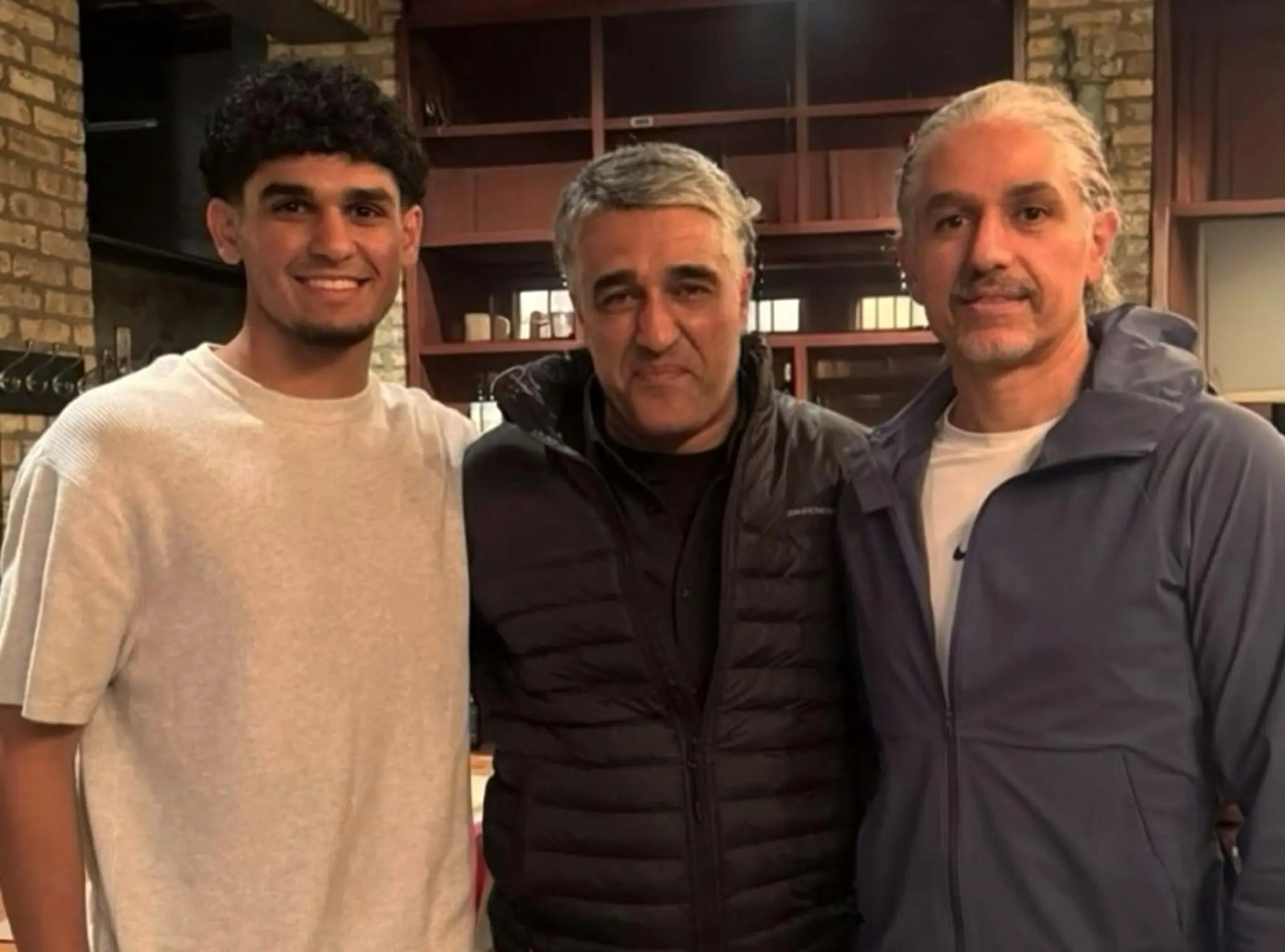 پژمان جمشیدی در کنار خانواده در کانادا + عکس
