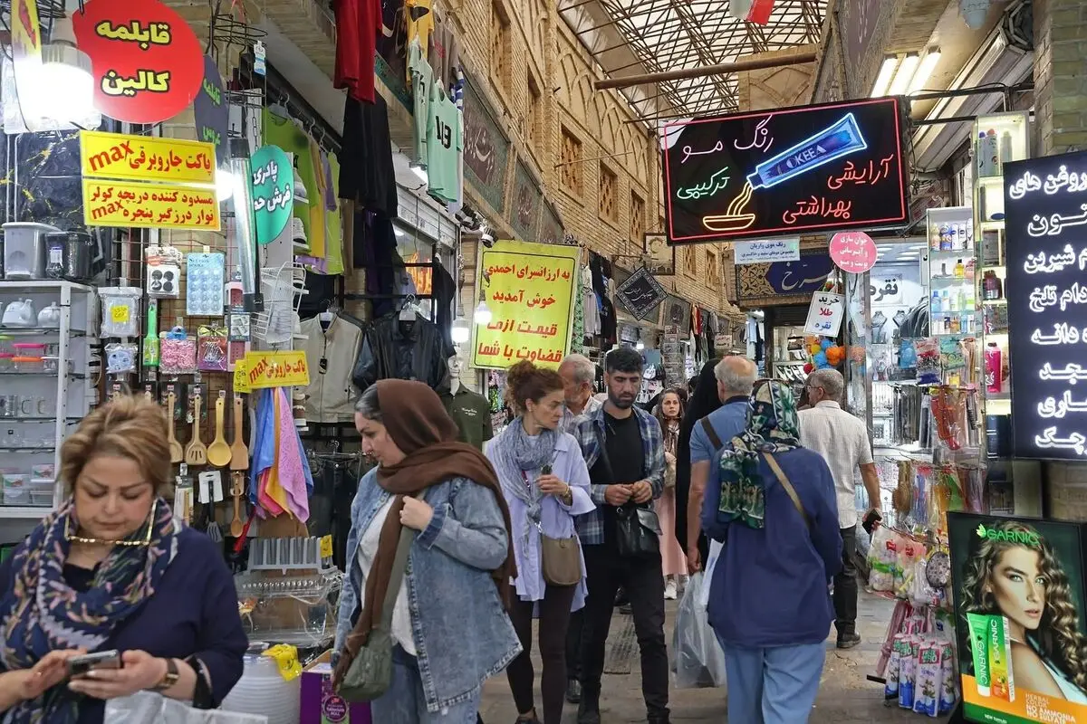 کاسبان تهران در گفتگو با خبرگزاری فرانسه چه گفتند؟ | افزایش قیمت ها محور گفتگو بود