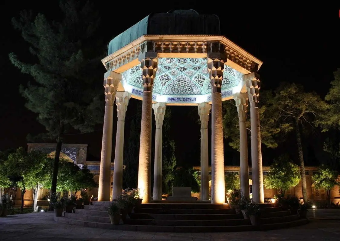 فال حافظ امروز چهارشنبه 2 آبان ماه 1403
