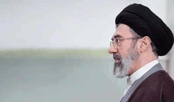 انتشار تصویر دیده‌نشده از رهبر انقلاب در یک جلسه + عکس
