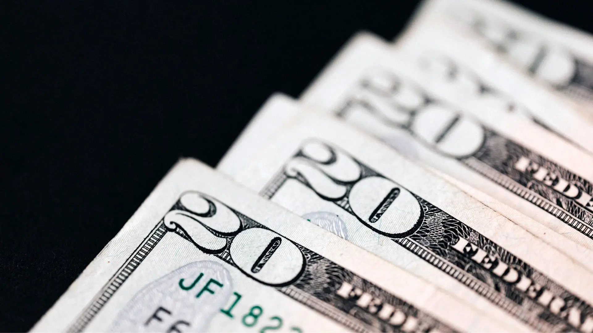 بروزترین قیمت دلار در بازار آزاد امروز پنجشنبه ۱۶ مرداد ۱۴۰۴ بعد از تهدید ترامپ برای حمله دوباره به ایران