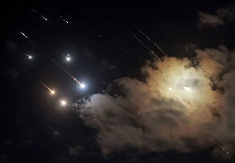 شلیک از زیر زمین؛ تکنولوژی تیربار موشکی سپاه + عکس؛ | چرا تیربار؟ مزایای استراتژیک یک نوآوری زیرزمینی | مکانیزم عملکرد مسلسل بالستیک سپاه
