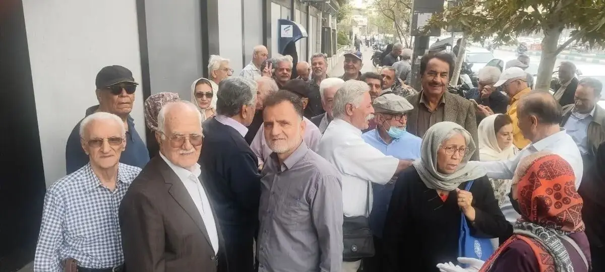 تجمع بازنشستگان صنعت فولاد مقابل وزارت کار| ما نباید با این سن و سال کف خیابان
بیاییم!