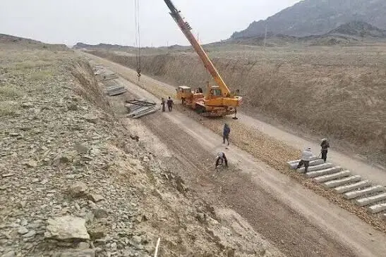 معوقات مزدی کارگران پروژه راه‌آهن چابهار به زاهدان | از اخراج می‌ترسیم!