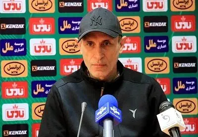 یحیی گل محمدی خطاب به مجری فوتبال برتر: اجازه نمیدم هر چیزی دلشون میخواد پشت من بگن چون ارزشی ندارن و تنها چیز با ارزش ساعت روی دستشون هست + ویدیو