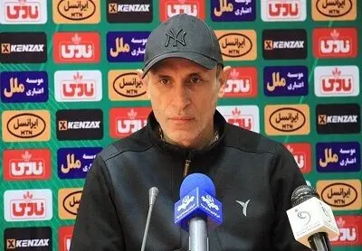 یحیی گل محمدی خطاب به مجری فوتبال برتر: اجازه نمیدم هر چیزی دلشون میخواد پشت من بگن چون ارزشی ندارن و تنها چیز با ارزش ساعت روی دستشون هست + ویدیو