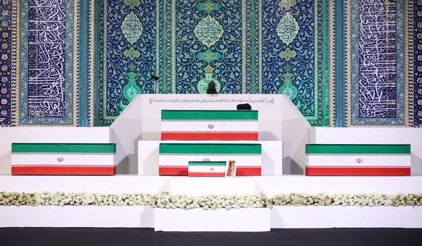 کدام یک از اعضای خانواده رهبر شهید انقلاب به شهادت رسیدند؟ | اسامی دختر، نوه و داماد رهبر انقلاب که شهید شدند