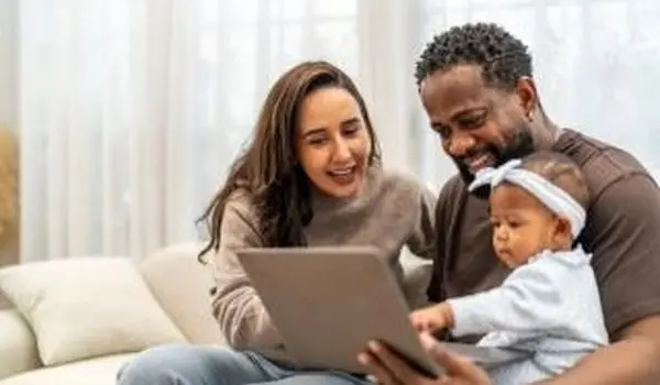 «آیا باید از هوش مصنوعی برای نوزادم استفاده کنم؟» نگاهی رشد‌محور به یک پرسش مهم والدین