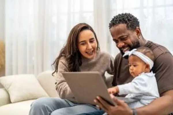 «آیا باید از هوش مصنوعی برای نوزادم استفاده کنم؟» نگاهی رشد‌محور به یک پرسش مهم والدین