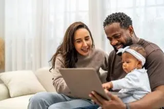 «آیا باید از هوش مصنوعی برای نوزادم استفاده کنم؟» نگاهی رشد‌محور به یک پرسش مهم والدین