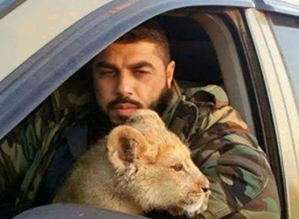 طلاق دقاق، افسر ارشد شکنجه گر سوری که اجساد زندانیان را به شیرها میداد، کیست؟
