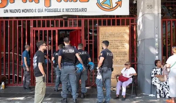 صدها نفر در گرمای بی‌سابقه رم چادر زدند