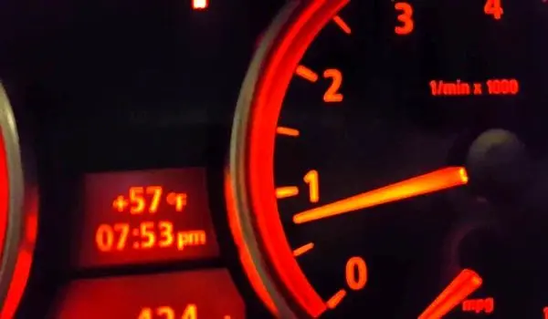 علت نوسان دور موتور خودرو چیست؟
