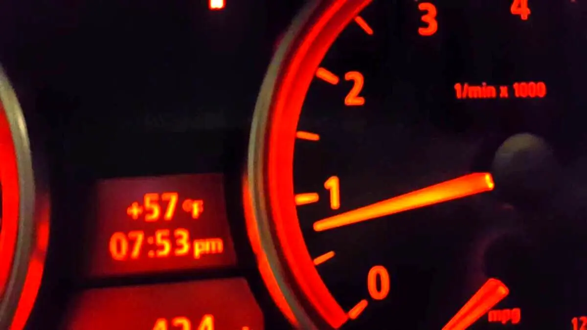 علت نوسان دور موتور خودرو چیست؟
